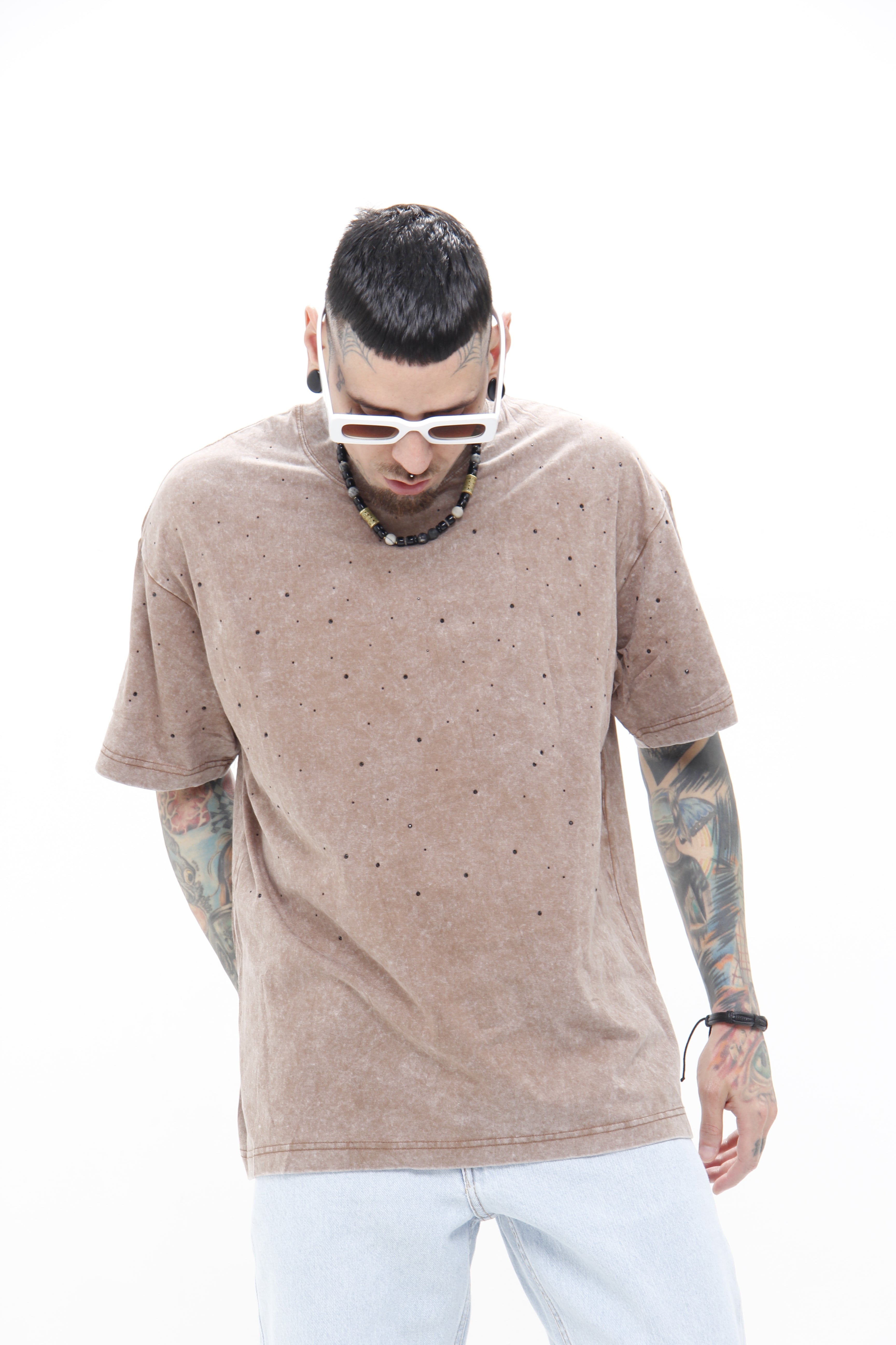 Camiseta Acid Wash – Algodón Pesado con Pedrería Streetwear