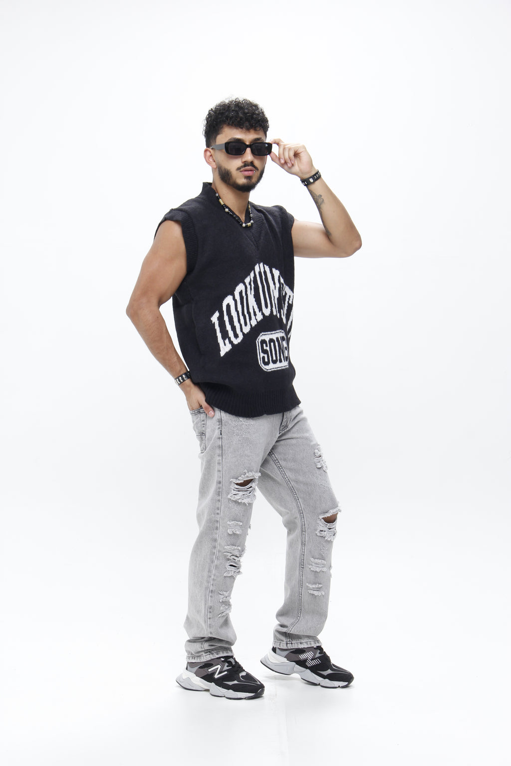 Chaleco Negro – Streetwear Estilo Varsity & Retro Gaming