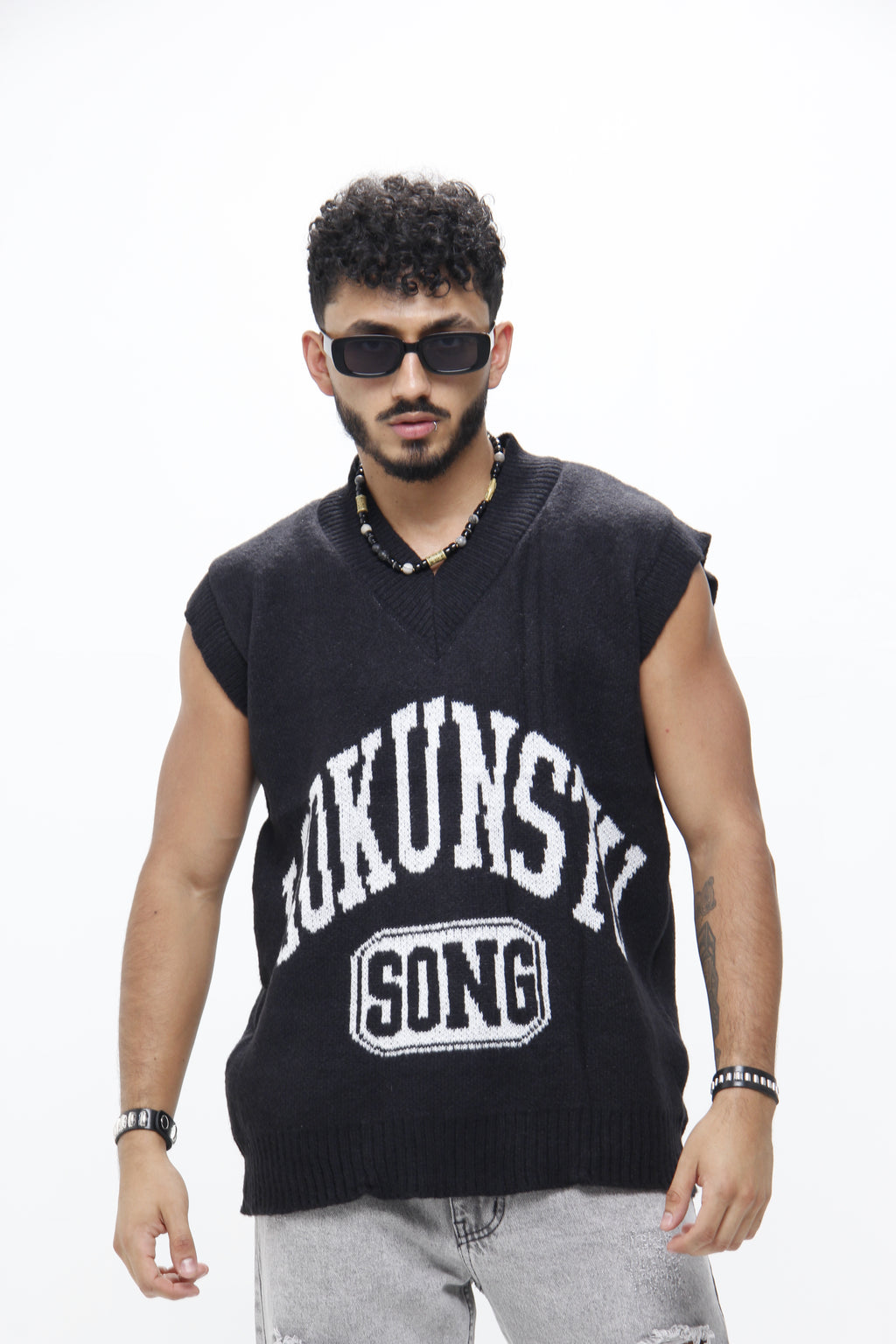 Chaleco Negro – Streetwear Estilo Varsity & Retro Gaming