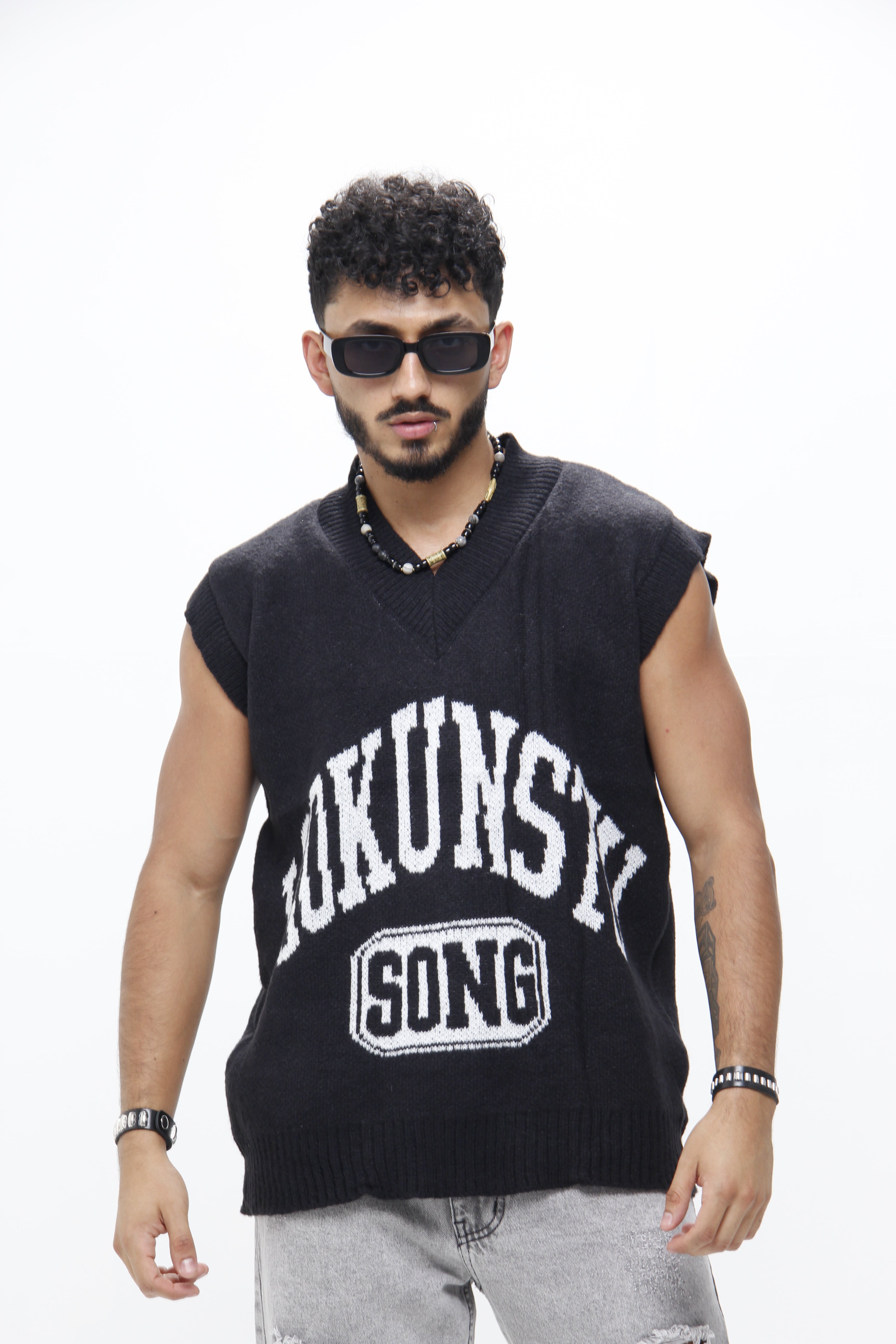 Chaleco Negro – Streetwear Estilo Varsity & Retro Gaming