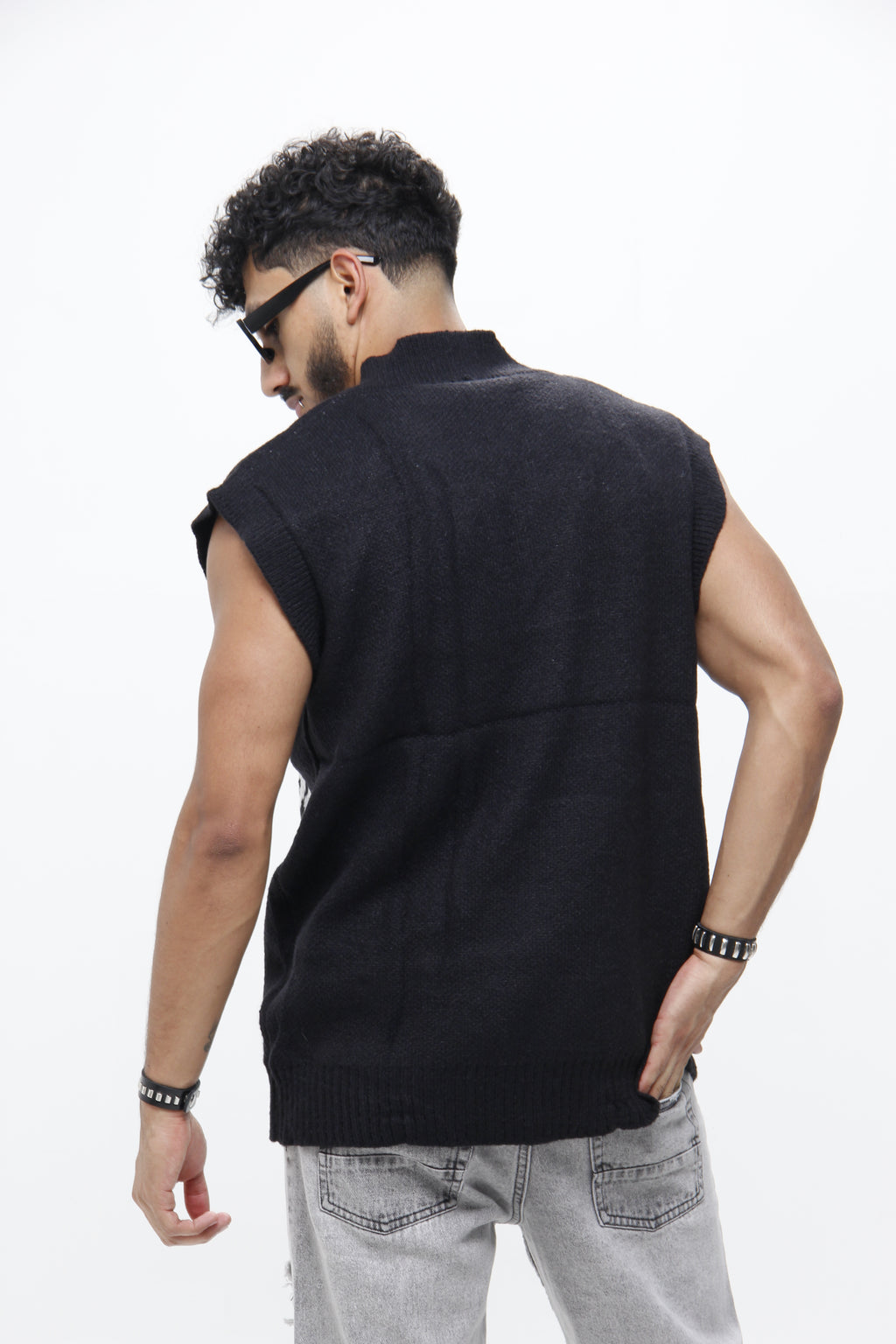 Chaleco Negro – Streetwear Estilo Varsity & Retro Gaming