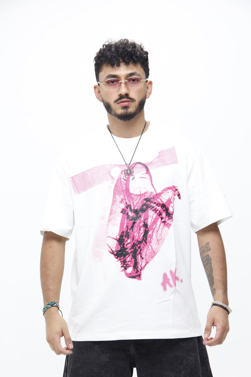 Camiseta Oversize Blanca "Aesthetic AK" – Estilo Urbano