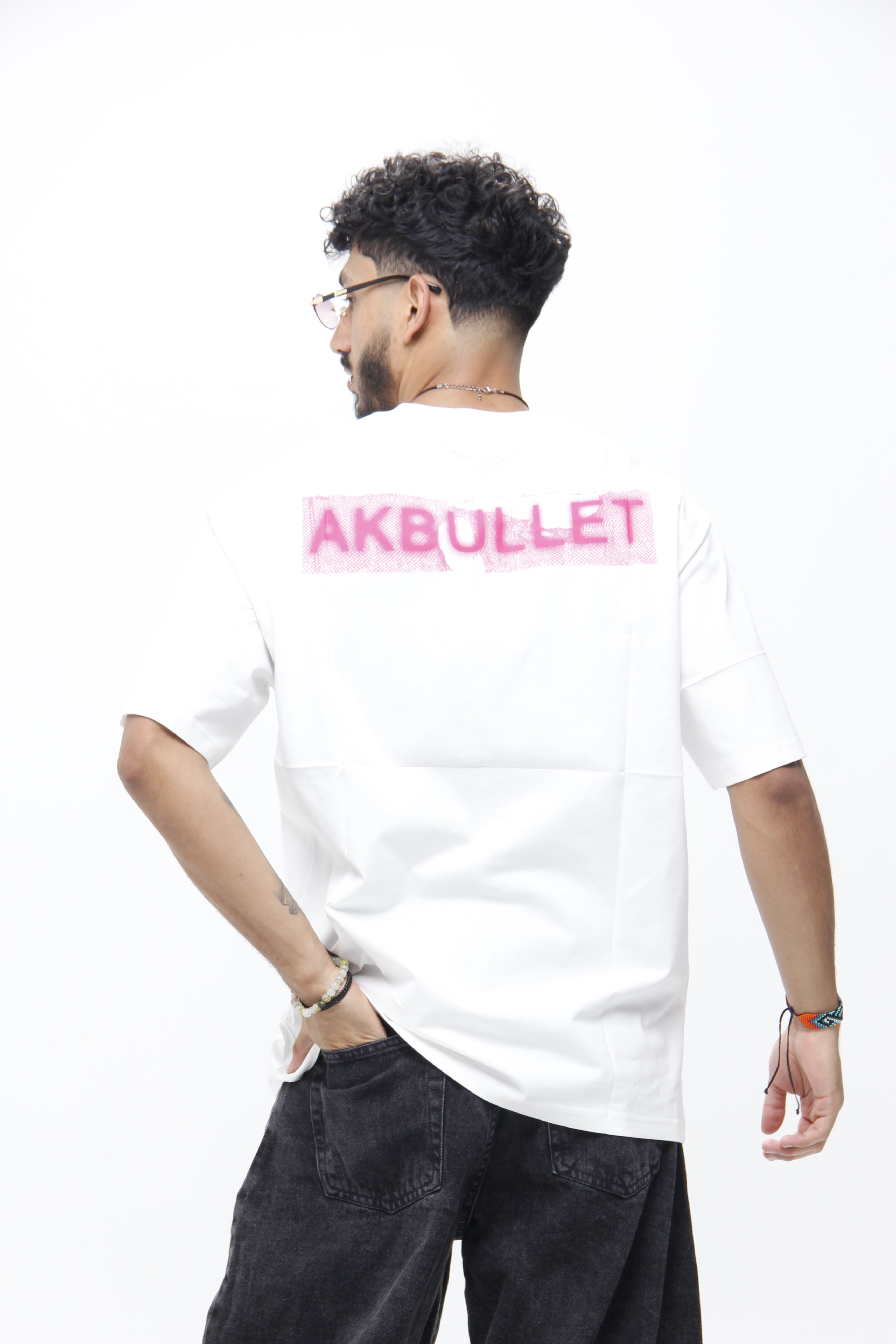 Camiseta Oversize Blanca "Aesthetic AK" – Estilo Urbano