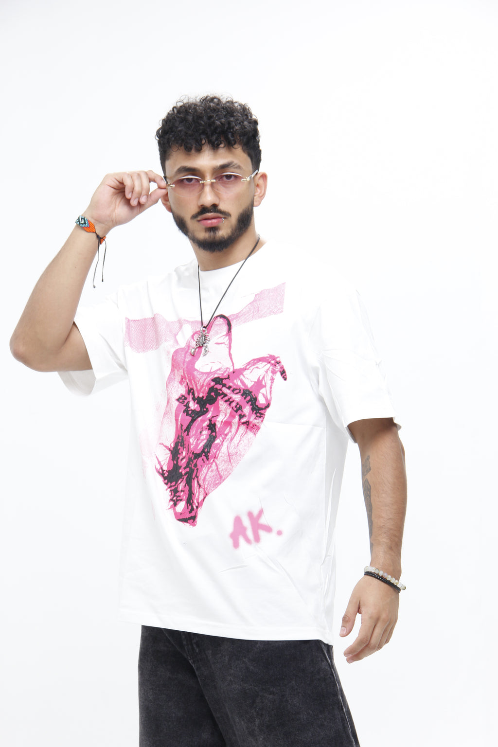 Camiseta Oversize Blanca "Aesthetic AK" – Estilo Urbano
