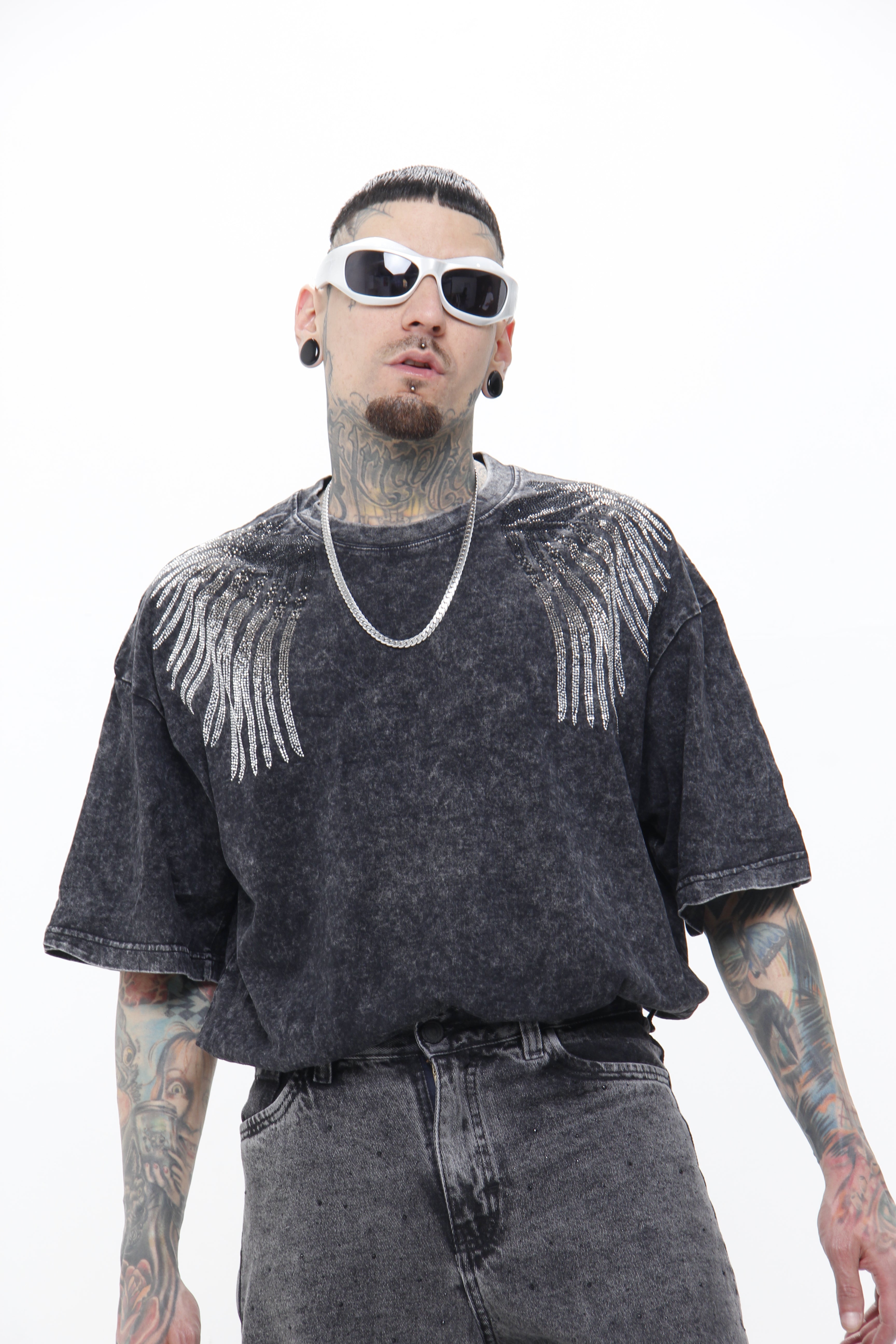 Camiseta Oversize Gris Acid Wash con piedras de Alas –  Urbana Estilo Vintage Grunge