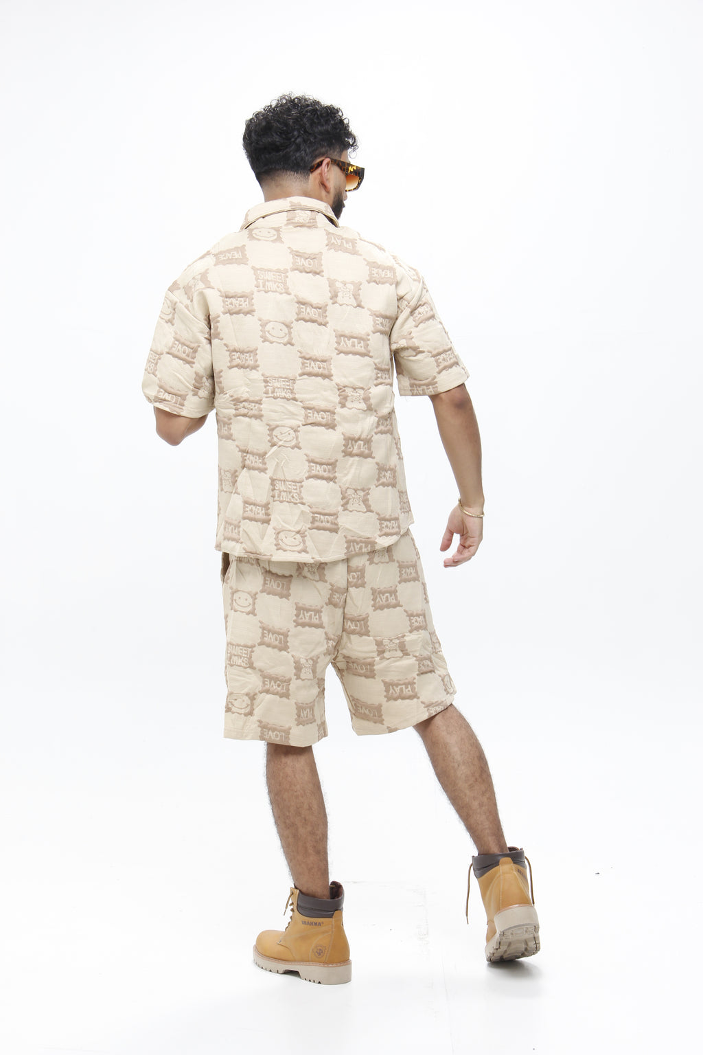 Conjunto "Sweet Love" Cream & Black – Camisa Manga Corta y Pantaloneta  Estilo Streetwear