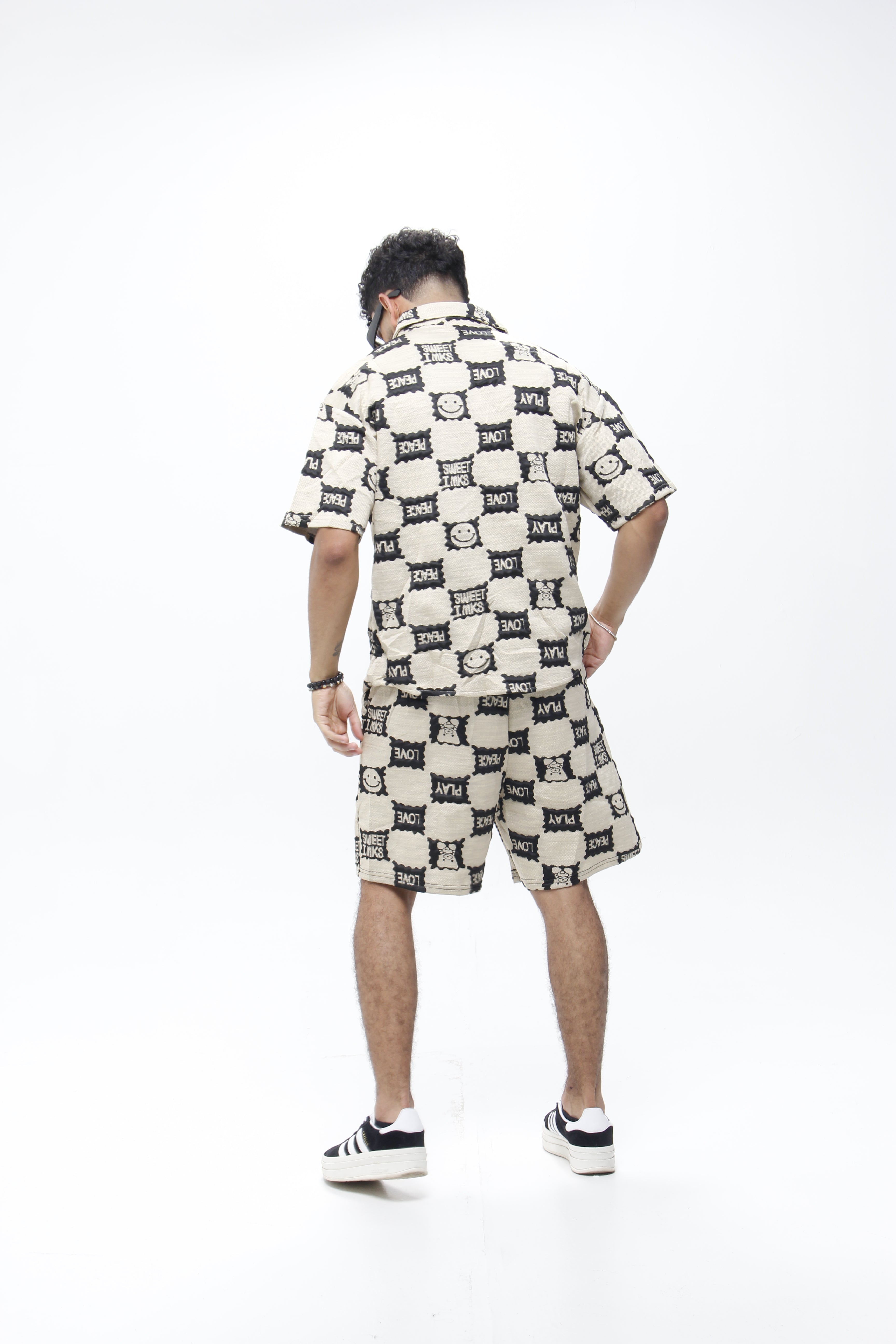 Conjunto "Sweet Love" Cream & Black – Camisa Manga Corta y Pantaloneta  Estilo Streetwear