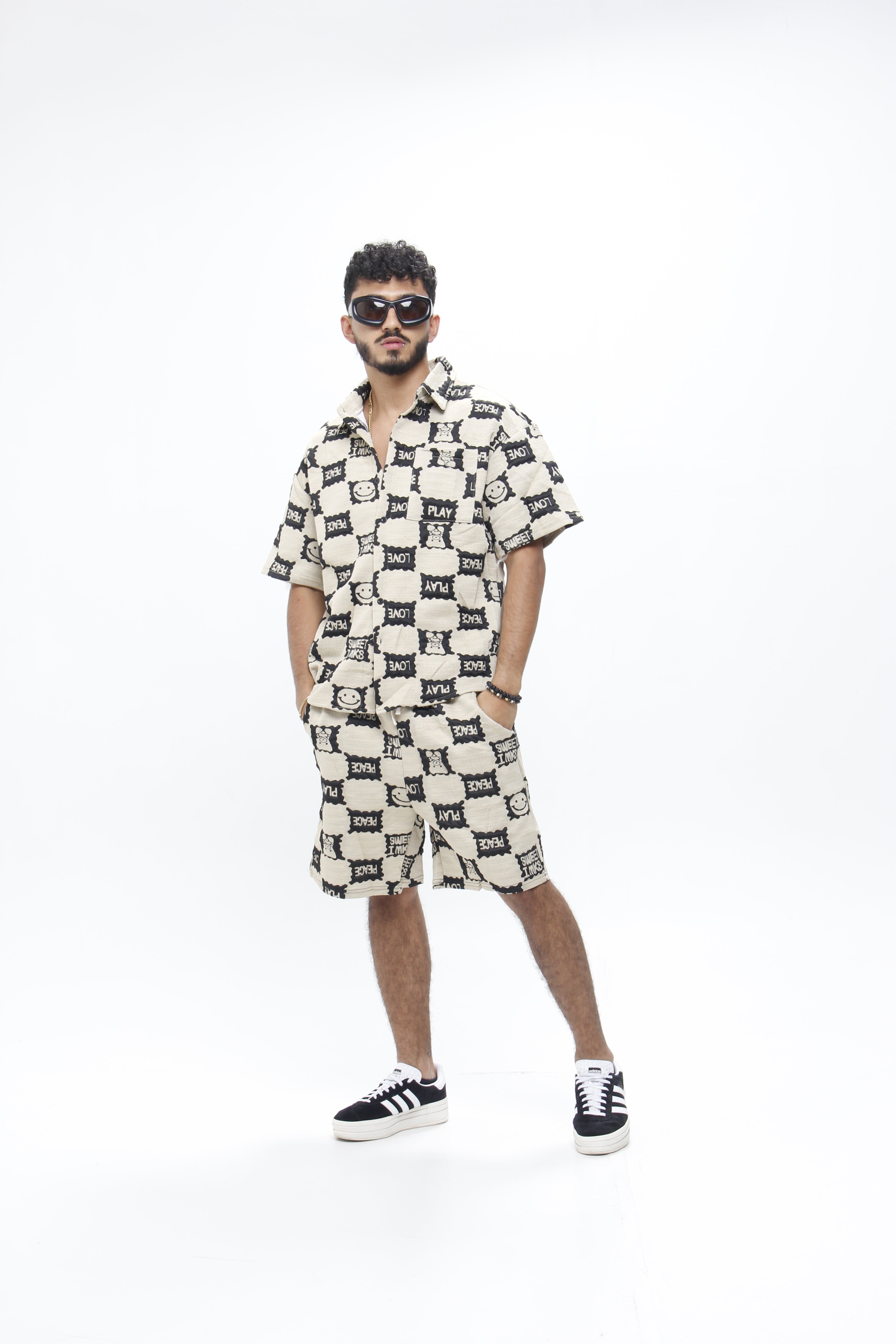 Conjunto "Sweet Love" Cream & Black – Camisa Manga Corta y Pantaloneta  Estilo Streetwear