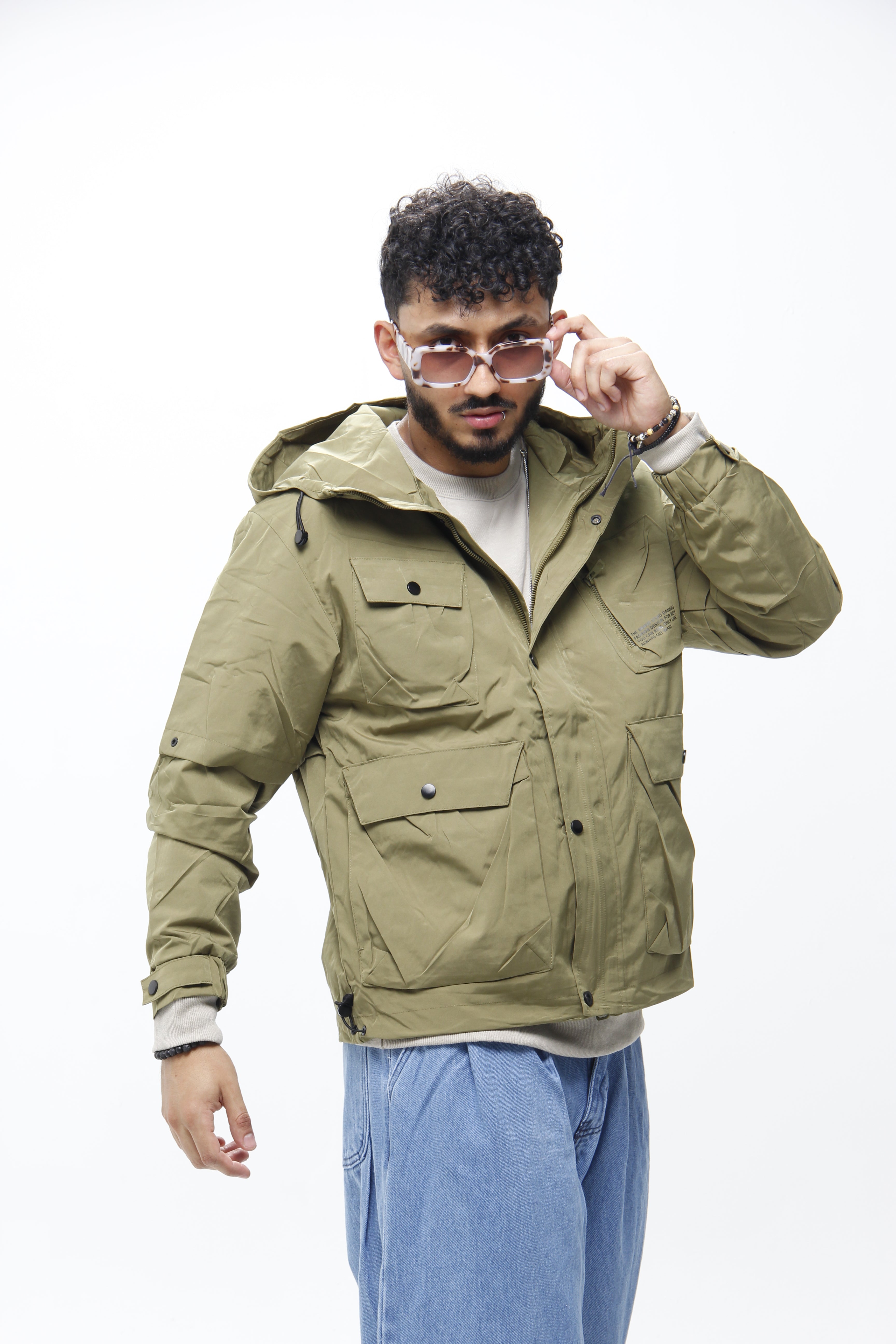 Chaqueta Verde Oliva – Rompevientos Estilo Urbano