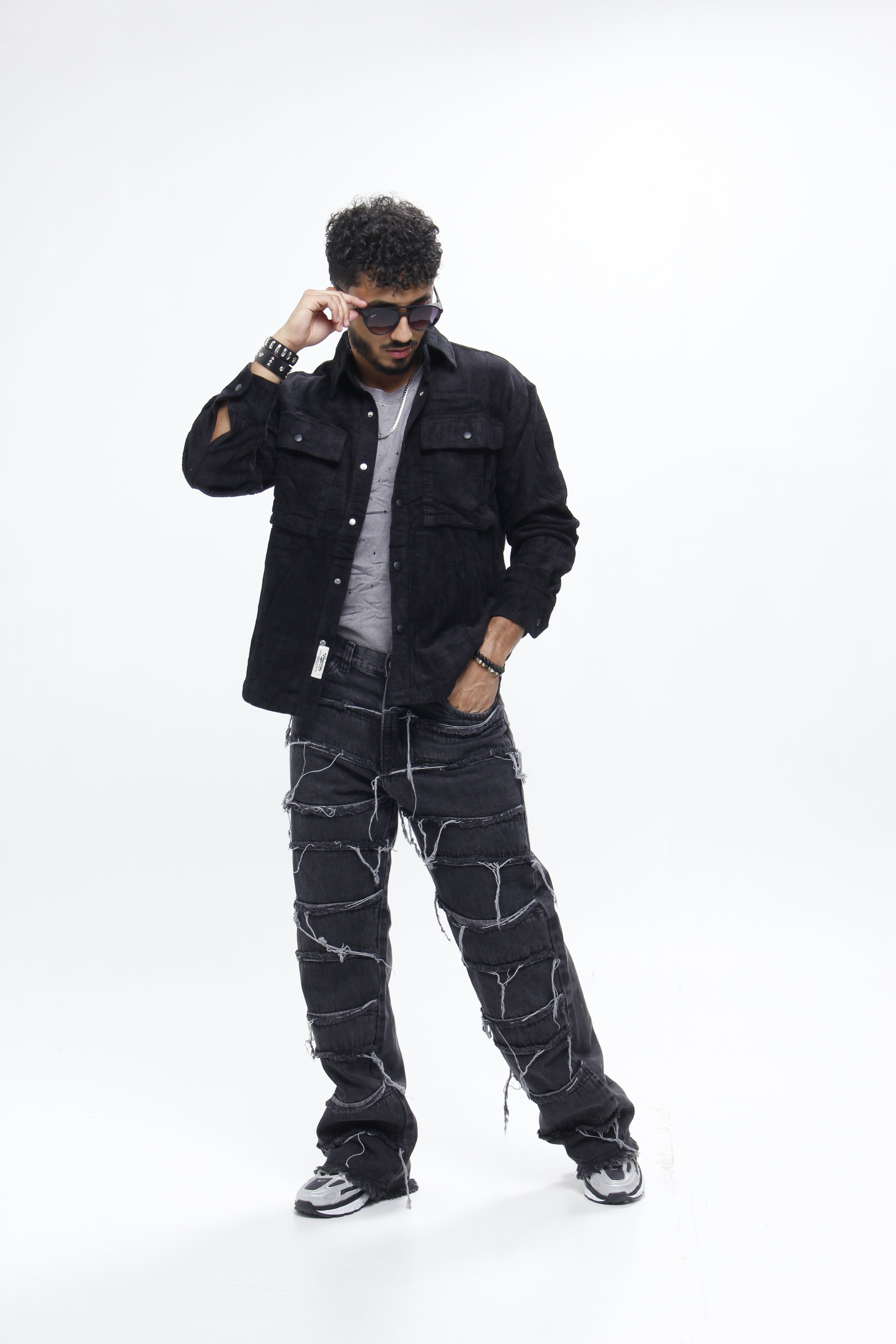 Jean Trendy Fit Negro Desconstruido – Pantalón Denim de Flecos Estilo Urbano