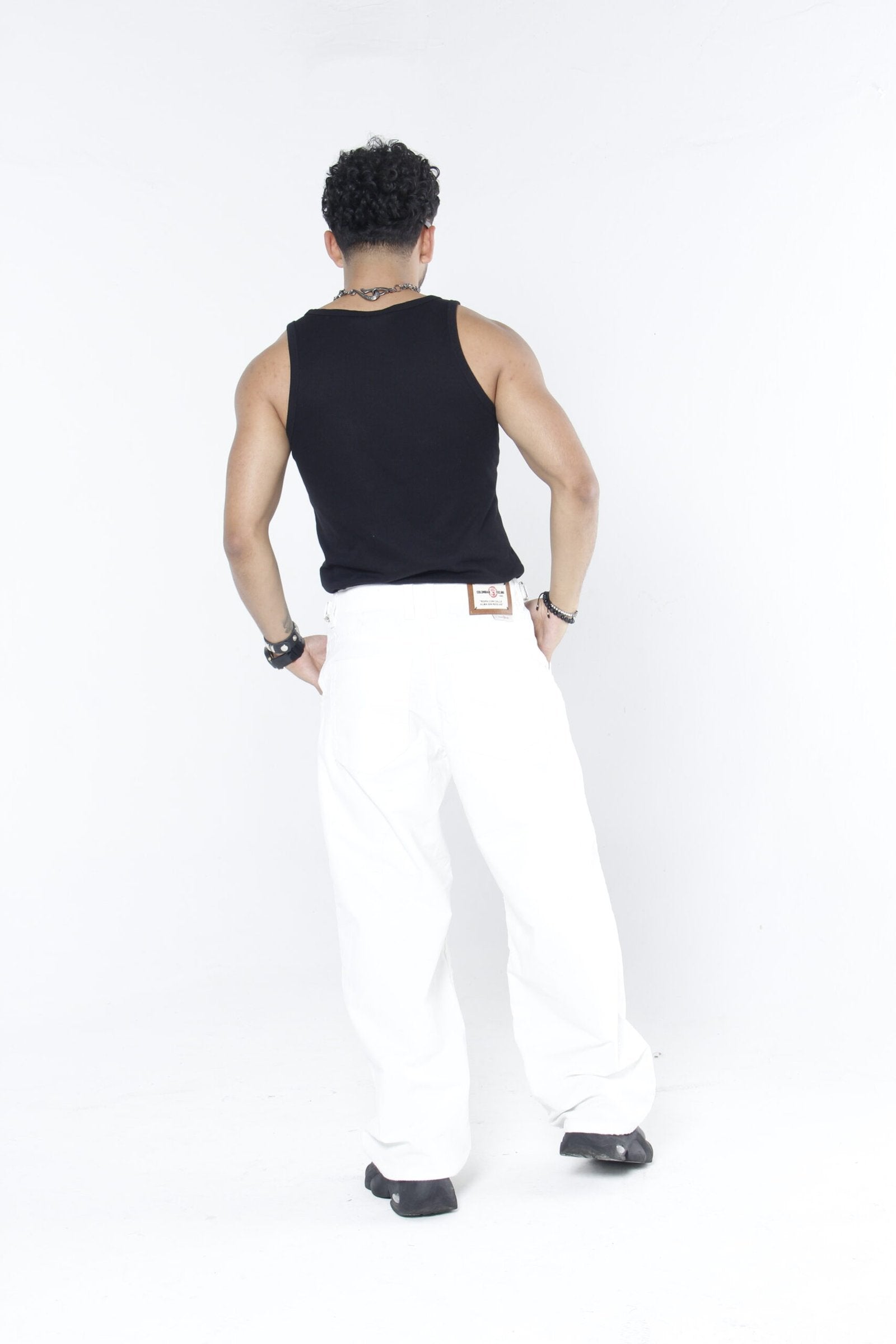 Pantalón de Pana Blanco - Corte Super Baggy con Pinzas y Ajuste Lateral