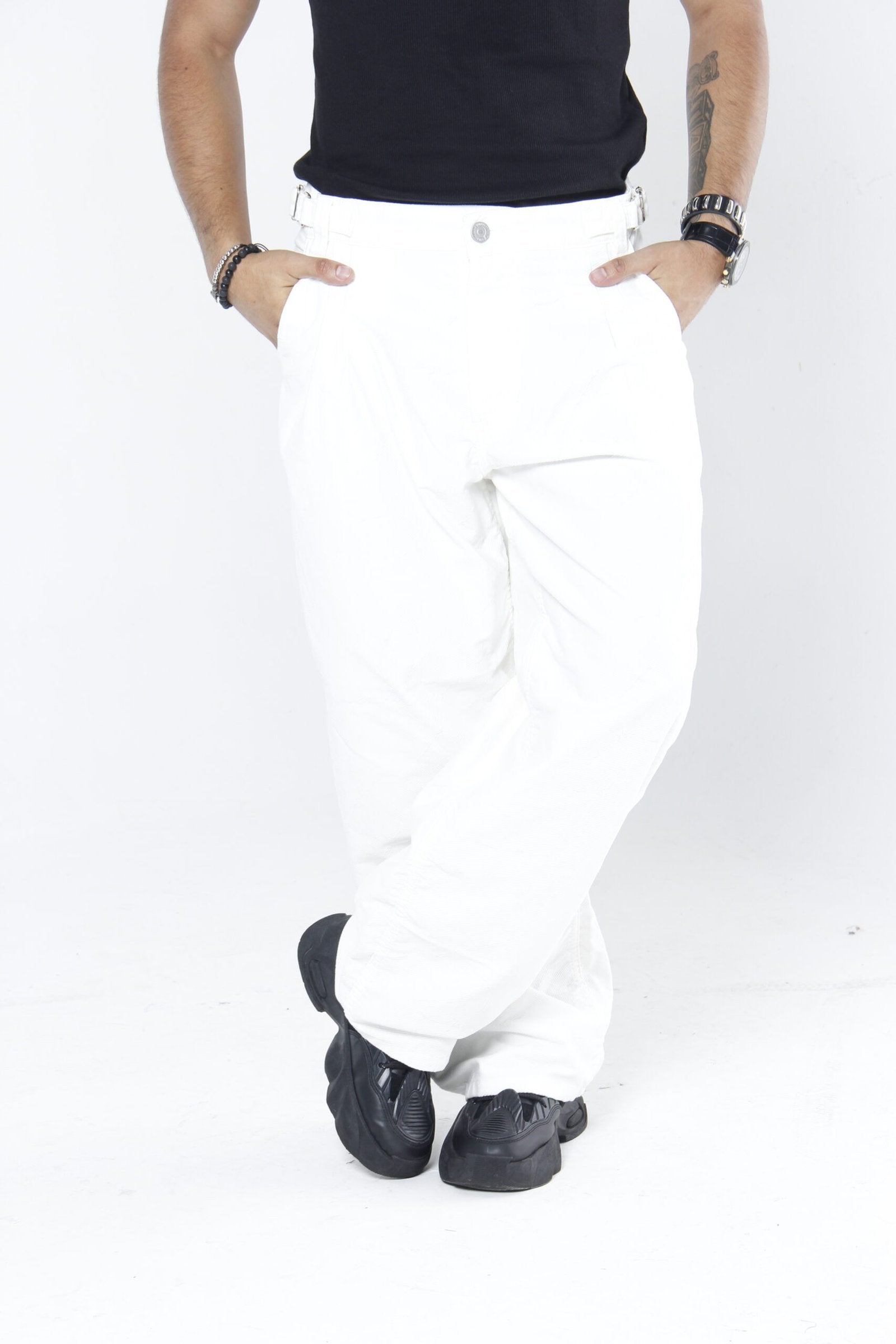 Pantalón de Pana Blanco - Corte Super Baggy con Pinzas y Ajuste Lateral