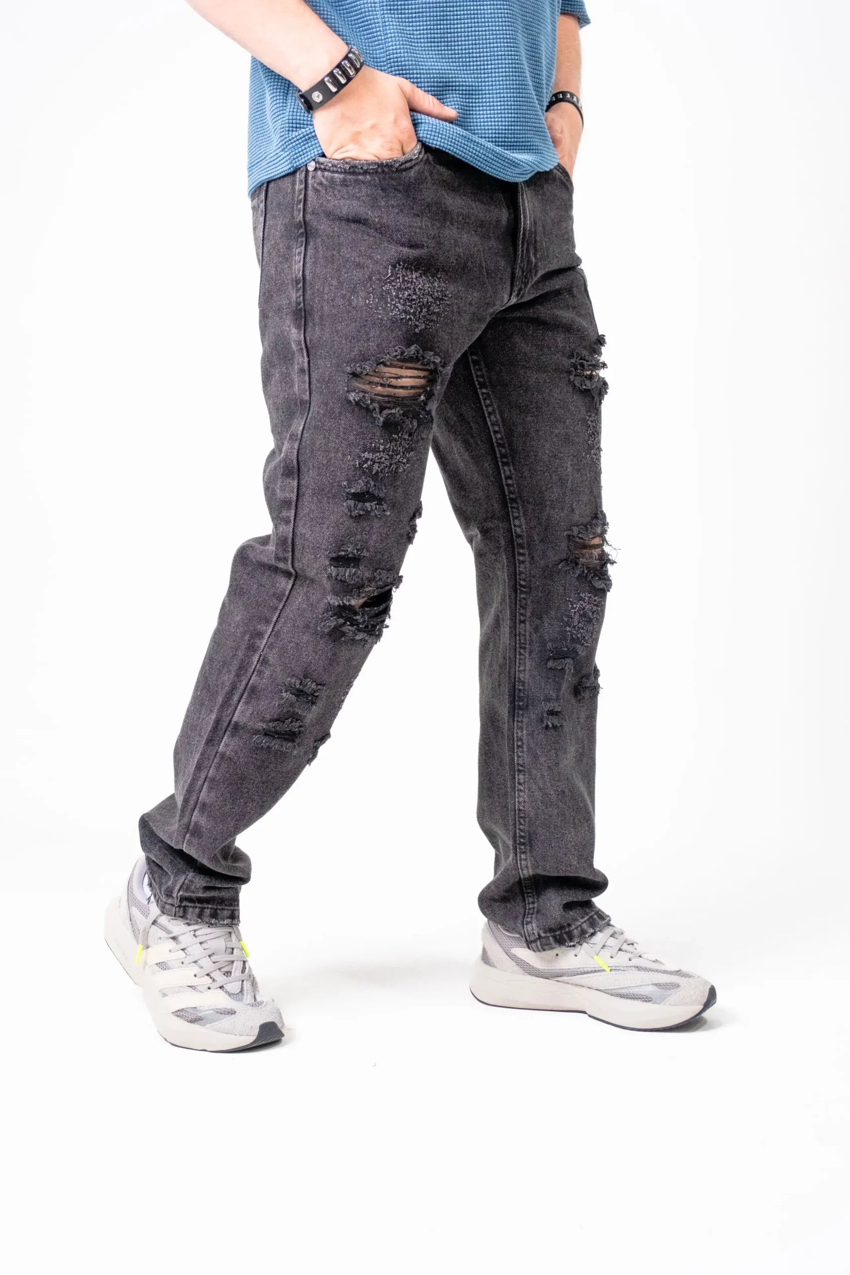 Jean gris oscuro rasgado para hombre - corte recto urbano
