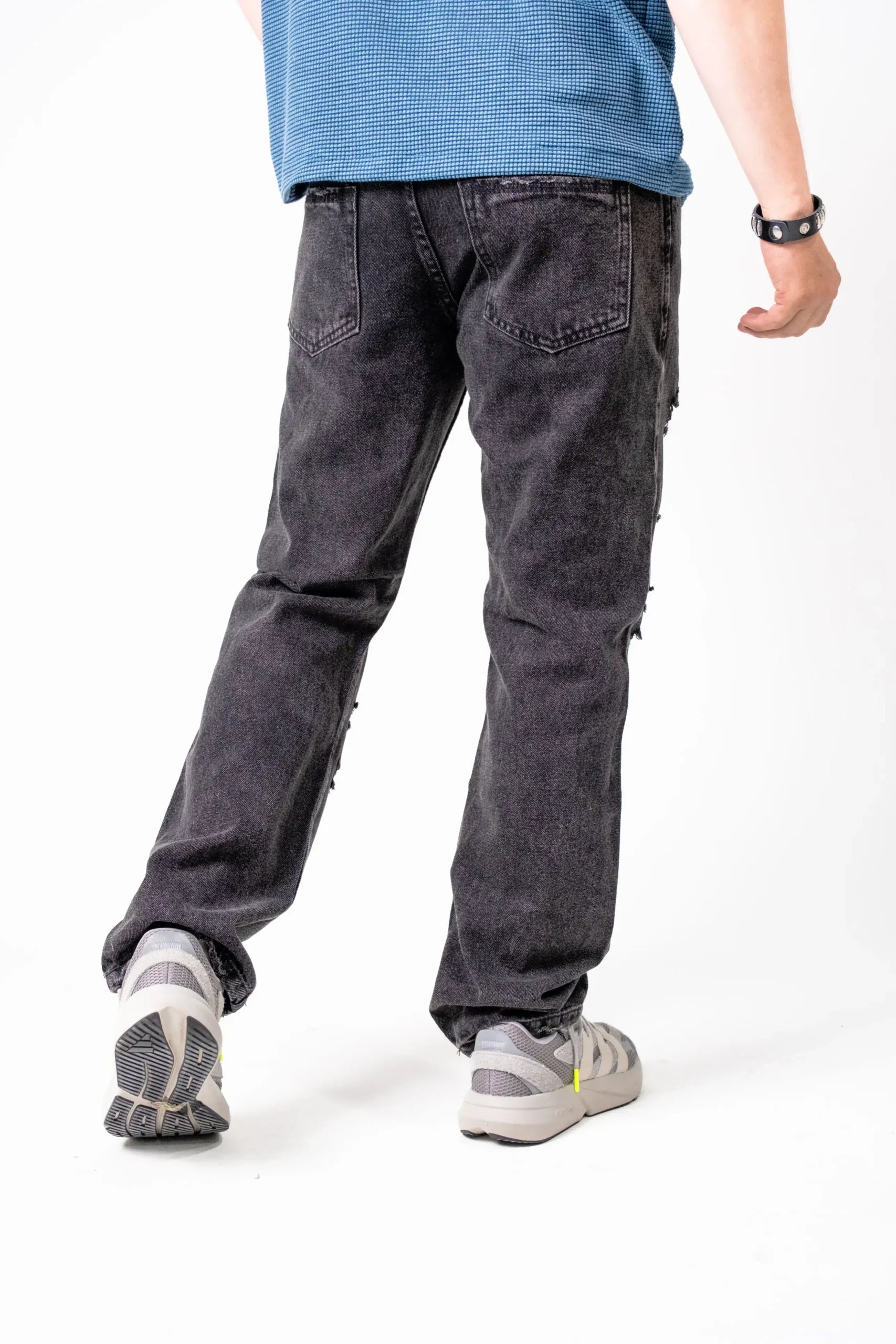 Jean gris oscuro rasgado para hombre - corte recto urbano