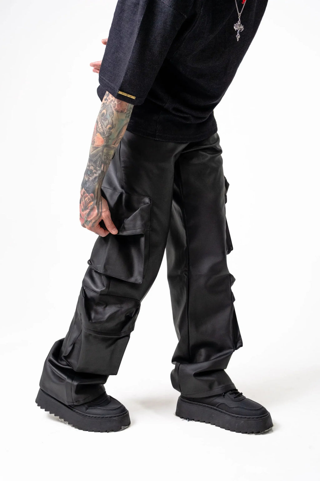 Pantalón Cargo Oversize Negro en Cuero Sintético