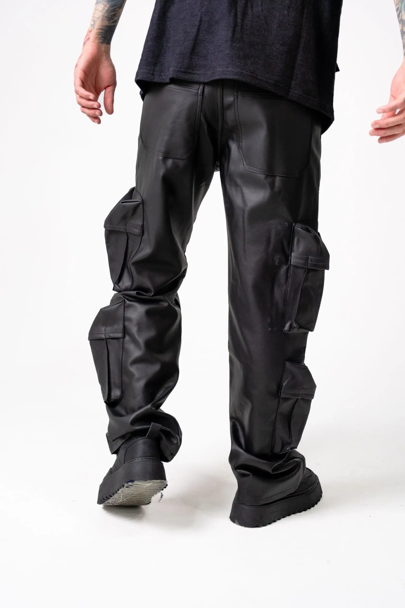 Pantalón Cargo Oversize Negro en Cuero Sintético