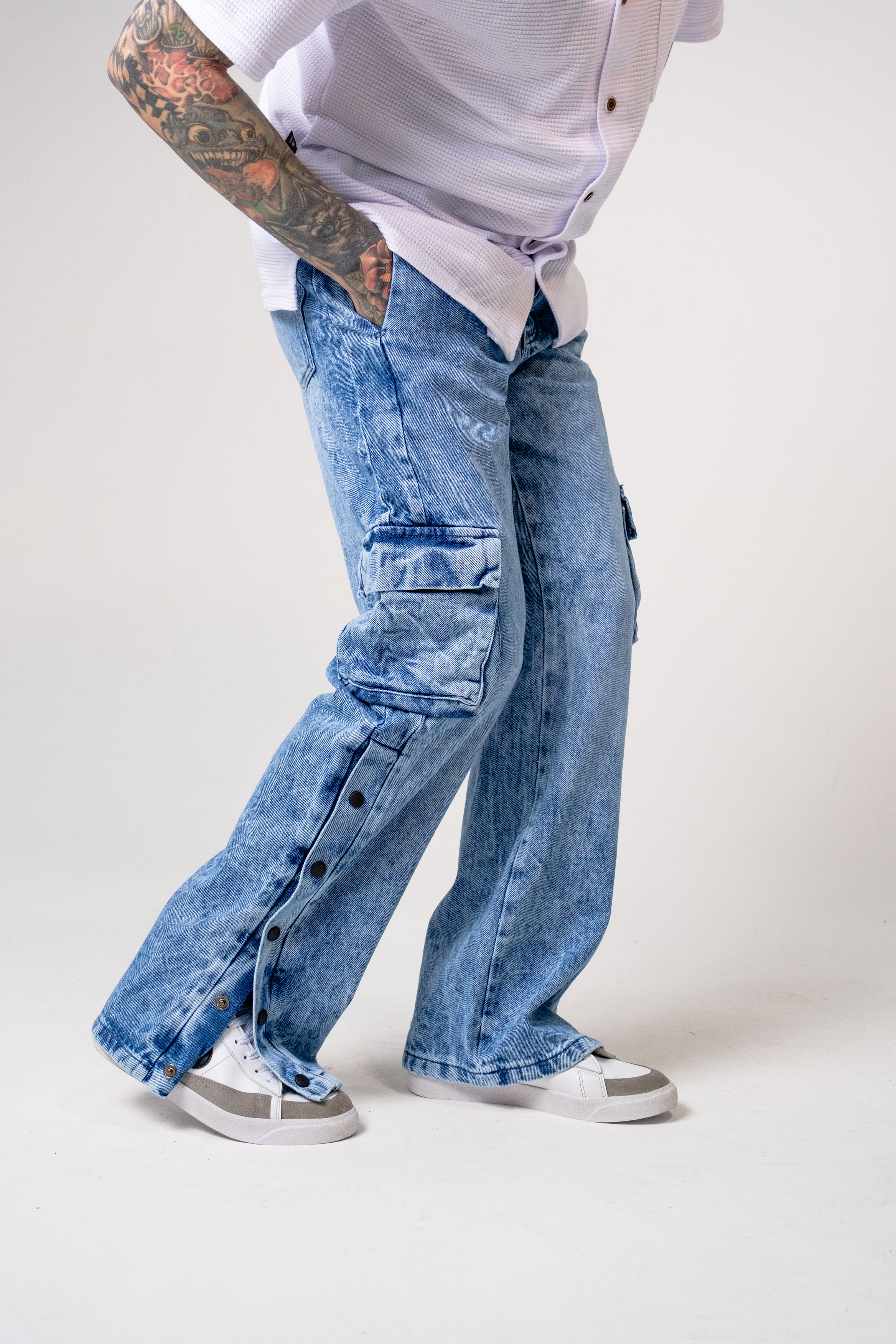 Jean Cargo para Hombre con Botones Laterales - Pantalón Denim Azul Lavado Baggy Estilo Urbano