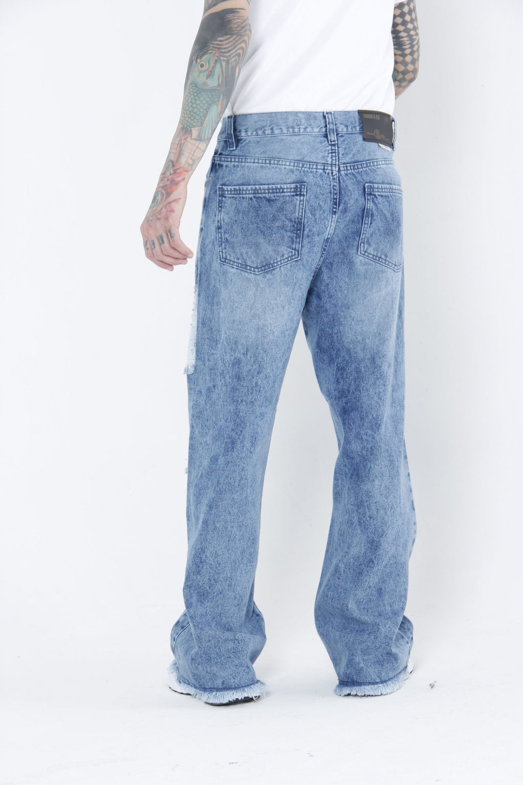 Jeans de Mezclilla Azul Deslavado con Roturas Frontales – Straight Fit Streetwear