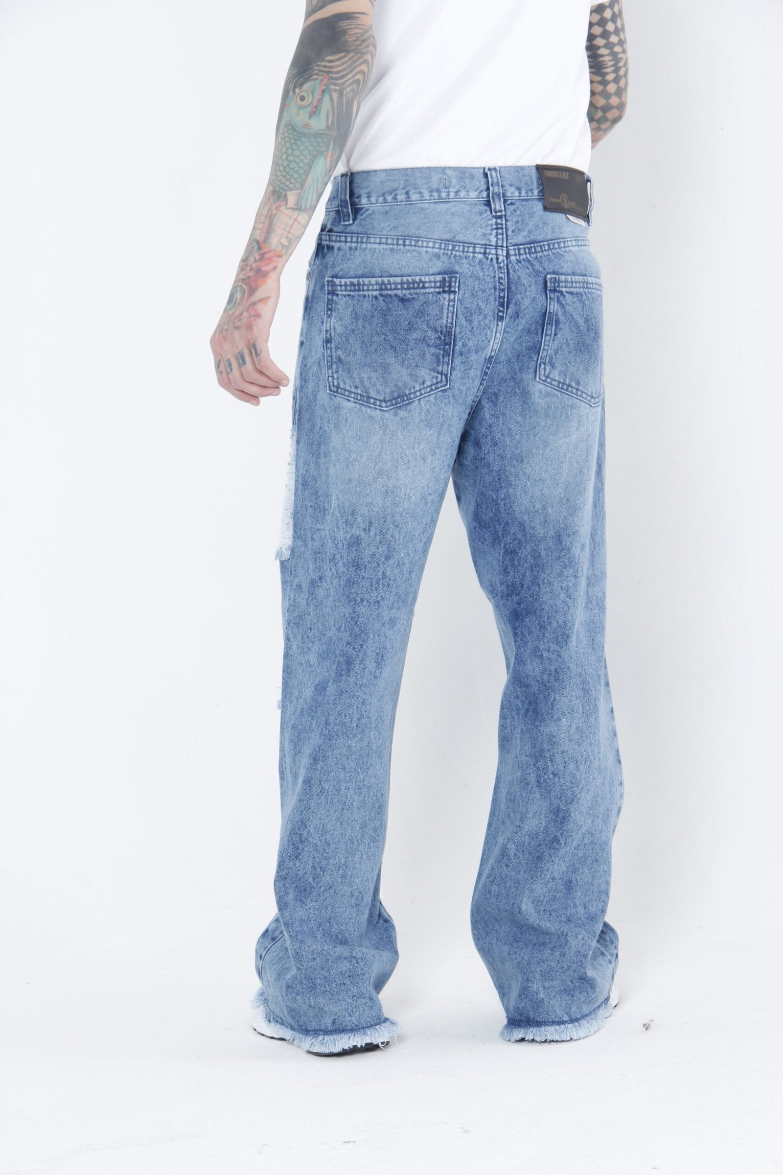 Jeans de Mezclilla Azul Deslavado con Roturas Frontales – Straight Fit Streetwear