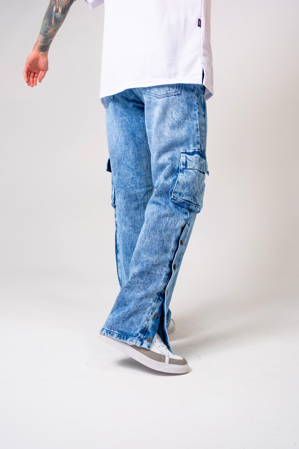 Jean Cargo para Hombre con Botones Laterales - Pantalón Denim Azul Lavado Baggy Estilo Urbano